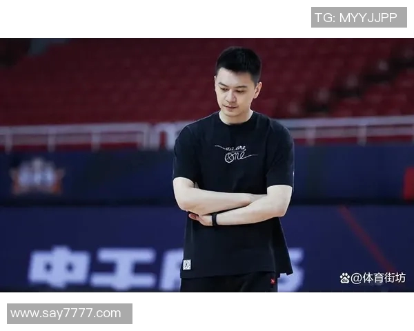 杨鸣评价新援奥利弗的努力与成长过程中的挑战与期待